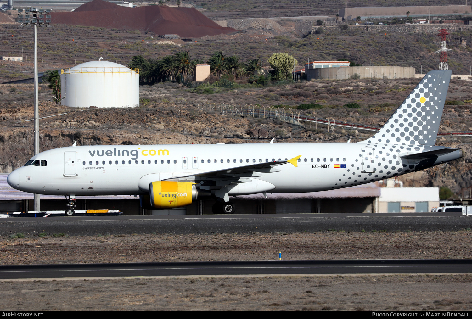 Aircraft Photo of EC-MBY | Airbus A320-214 | Vueling Airlines | AirHistory.net #752000