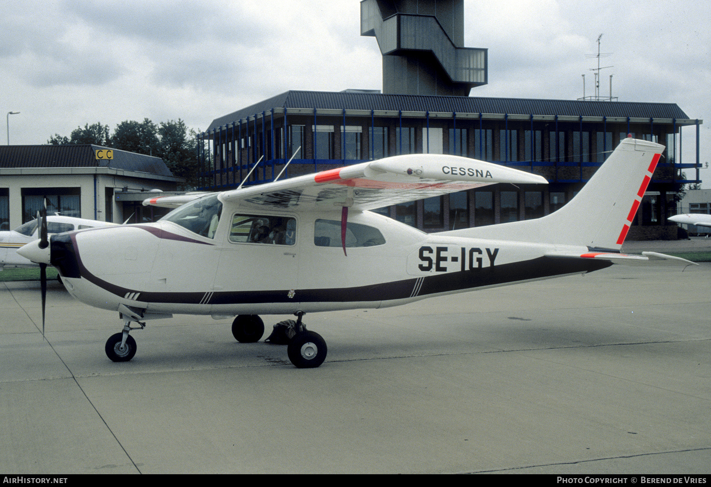 Aircraft Photo of SE-IGY | Cessna 210L Centurion | AirHistory.net #752085