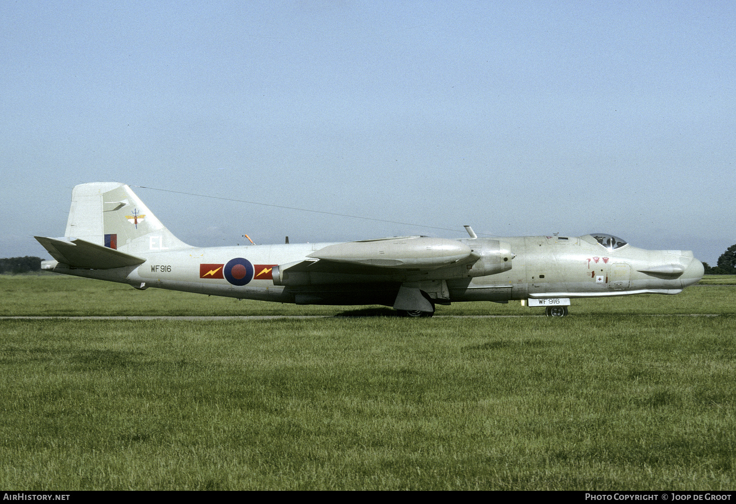 Aircraft Photo of WF916 | English Electric Canberra T17 | UK - Air Force | AirHistory.net #752112