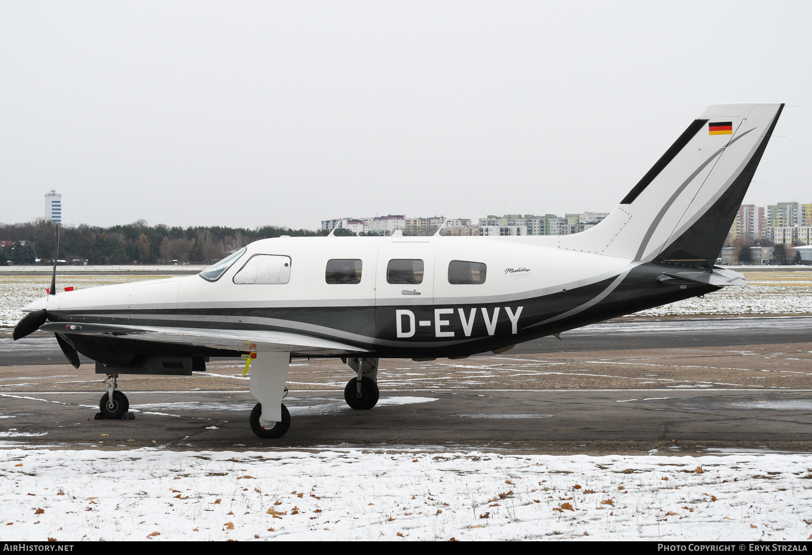Aircraft Photo of D-EVVY | Piper PA-46-350P Malibu Mirage | AirHistory.net #752293