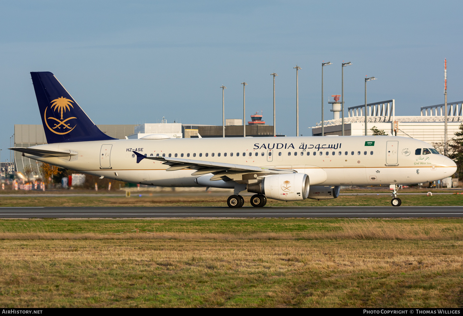 Aircraft Photo of HZ-ASE | Airbus A320-214 | Saudia - Saudi Arabian Airlines | AirHistory.net #752481