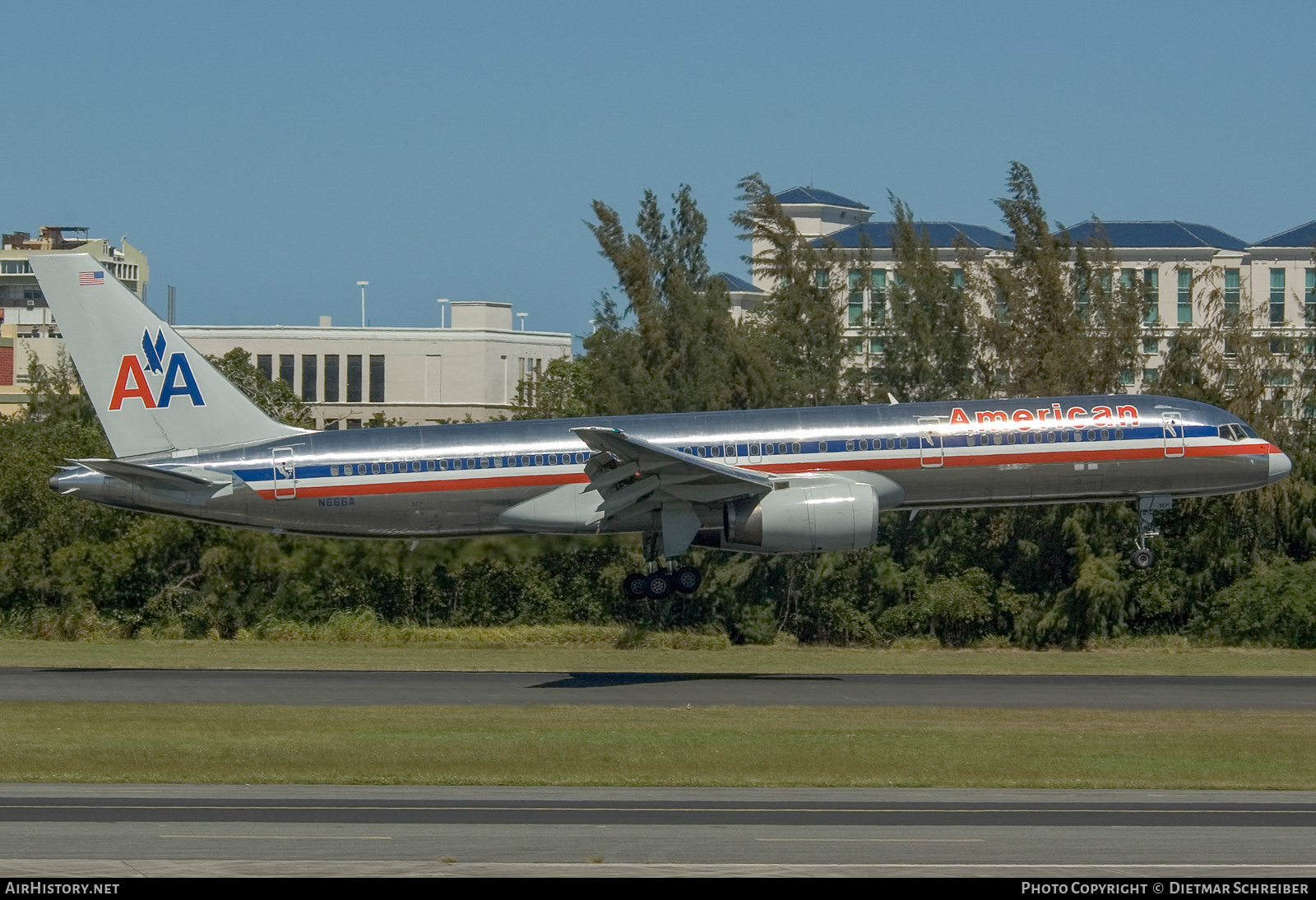 Aircraft Photo of N666A | Boeing 757-223 | American Airlines | AirHistory.net #752923