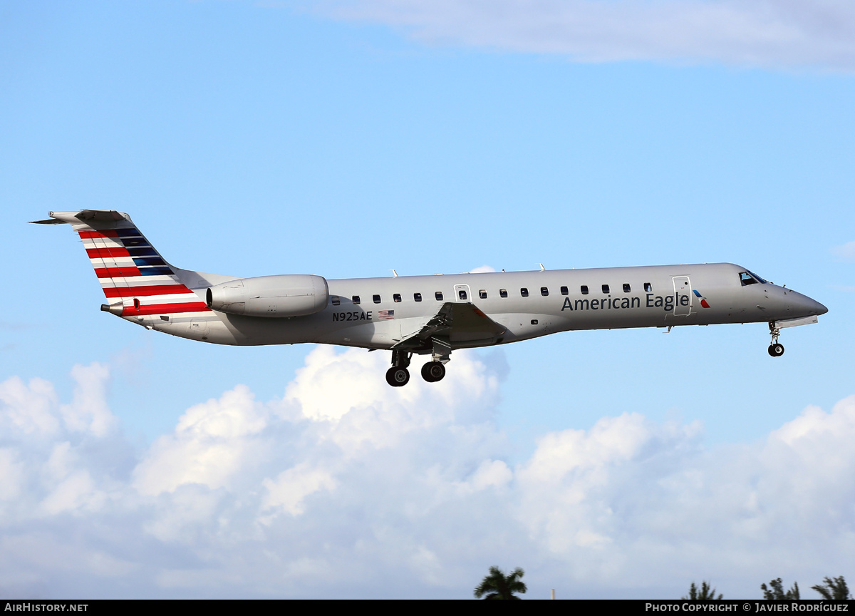 Aircraft Photo of N925AE | Embraer ERJ-145LR (EMB-145LR) | American Eagle | AirHistory.net #752977