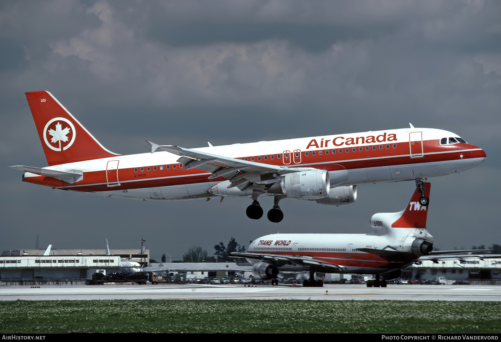 Aircraft Photo of C-FKCO | Airbus A320-211 | Air Canada | AirHistory.net #753237