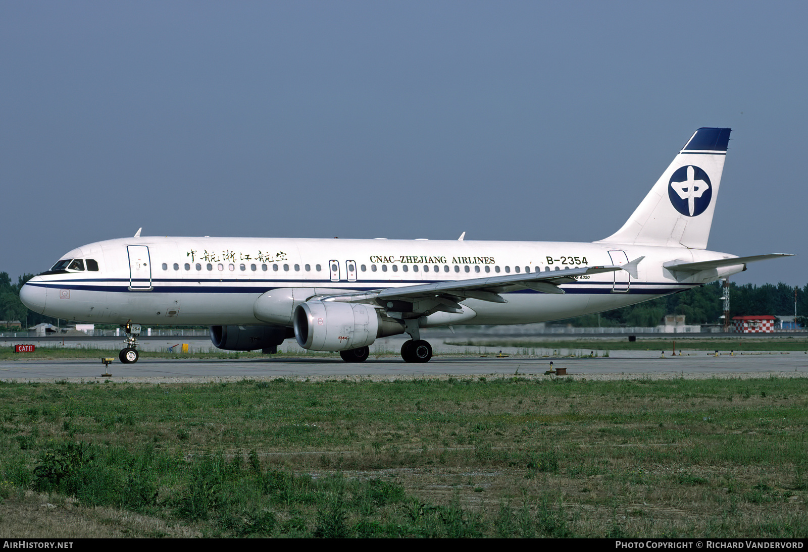Aircraft Photo of B-2354 | Airbus A320-214 | CNAC - Zhejiang Airlines | AirHistory.net #753244