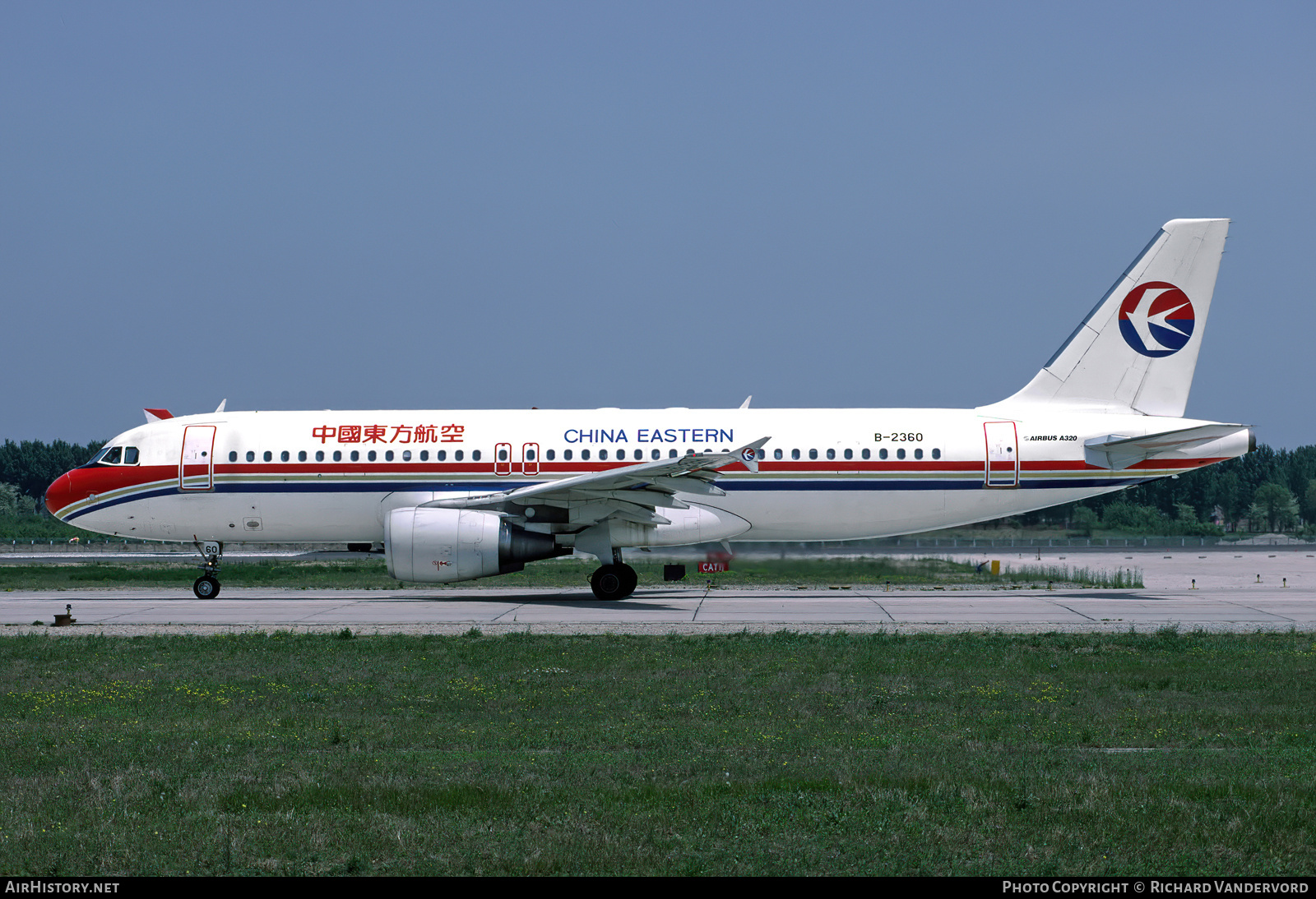Aircraft Photo of B-2360 | Airbus A320-214 | China Eastern Airlines | AirHistory.net #753247