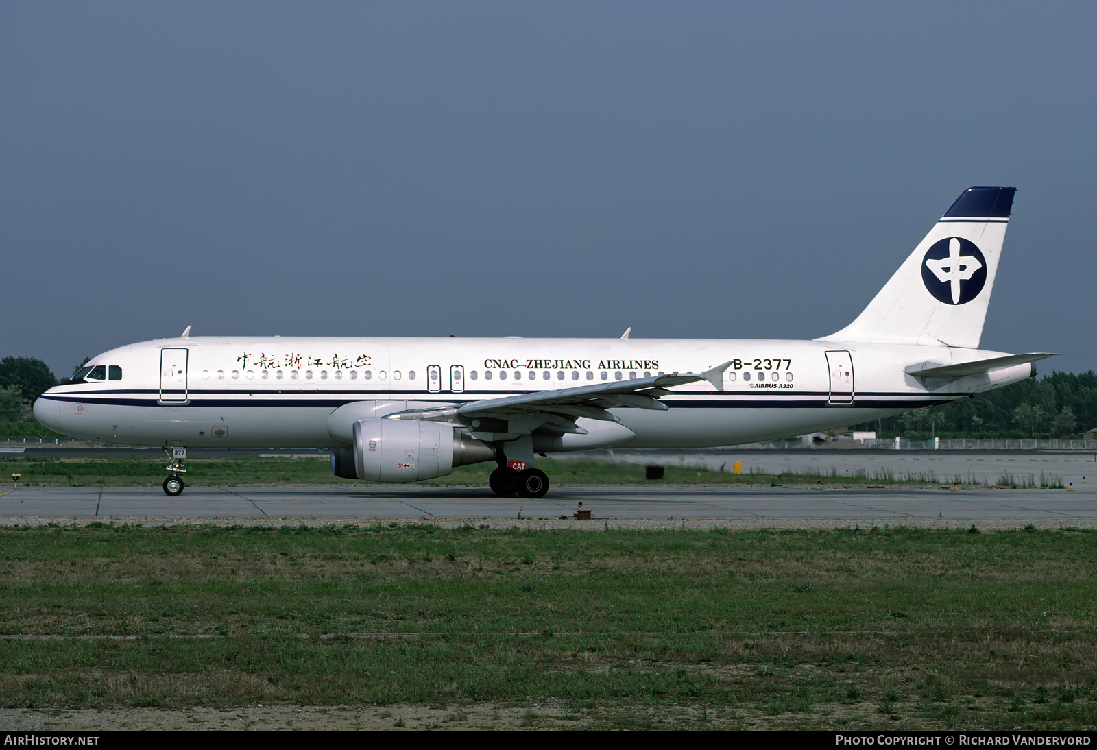 Aircraft Photo of B-2377 | Airbus A320-214 | CNAC - Zhejiang Airlines | AirHistory.net #753255