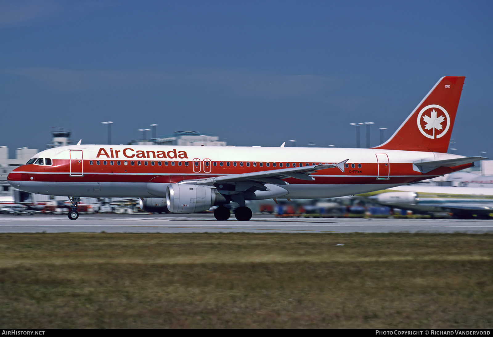 Aircraft Photo of C-FFWN | Airbus A320-211 | Air Canada | AirHistory.net #753263