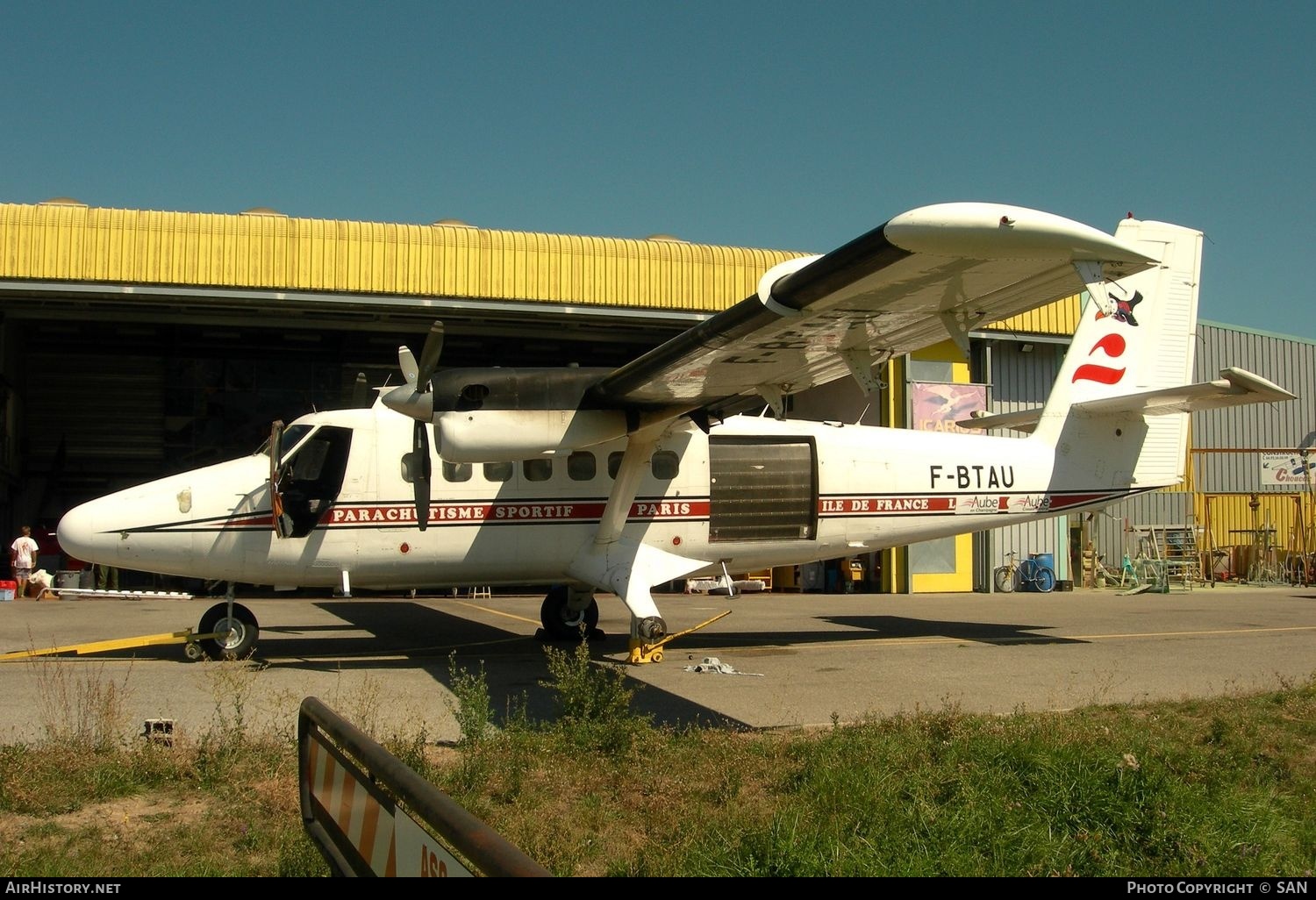Aircraft Photo of F-BTAU | De Havilland Canada DHC-6-200 Twin Otter | Paris Parachutisme Sportif | AirHistory.net #753288