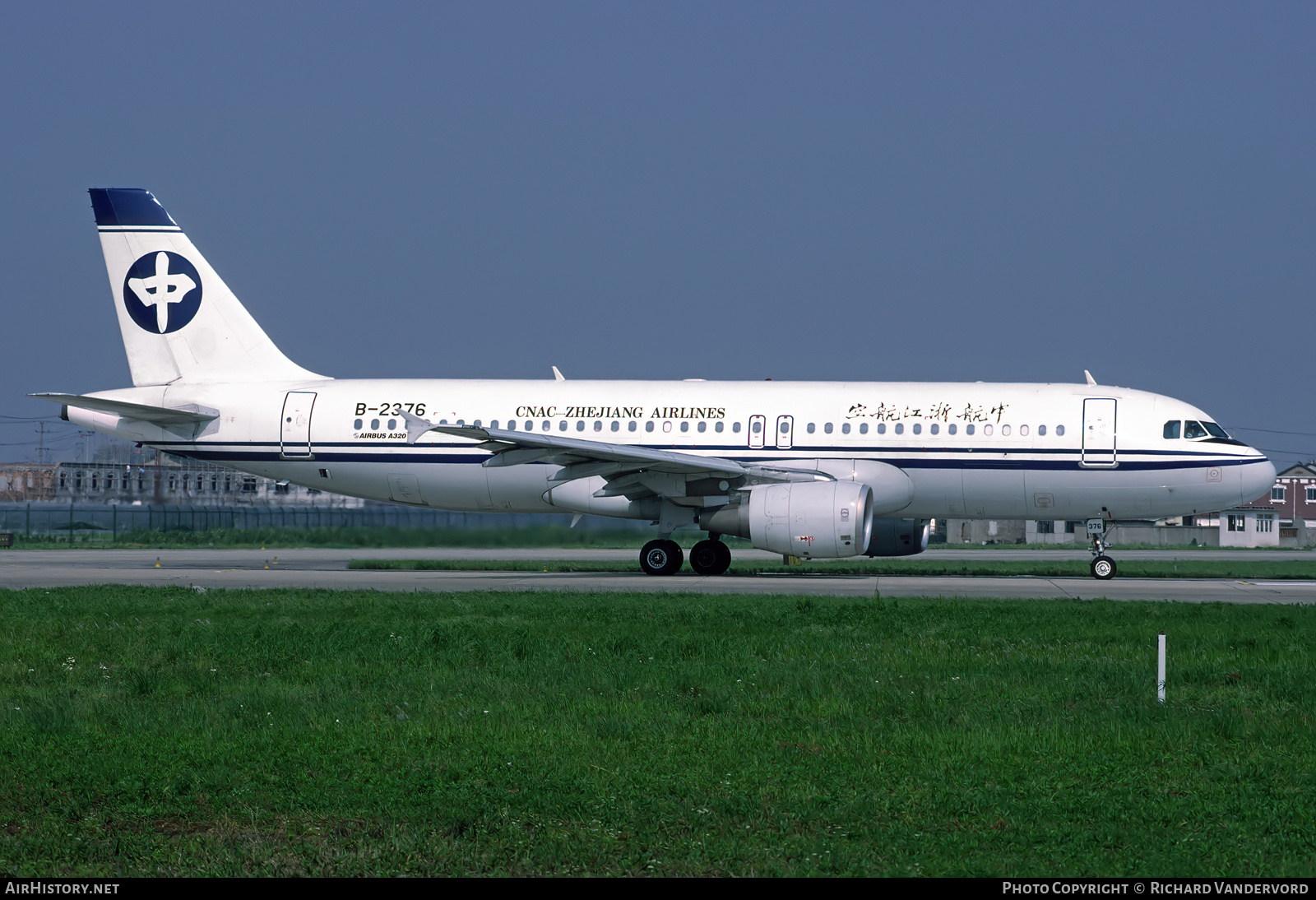 Aircraft Photo of B-2376 | Airbus A320-214 | CNAC - Zhejiang Airlines | AirHistory.net #753302