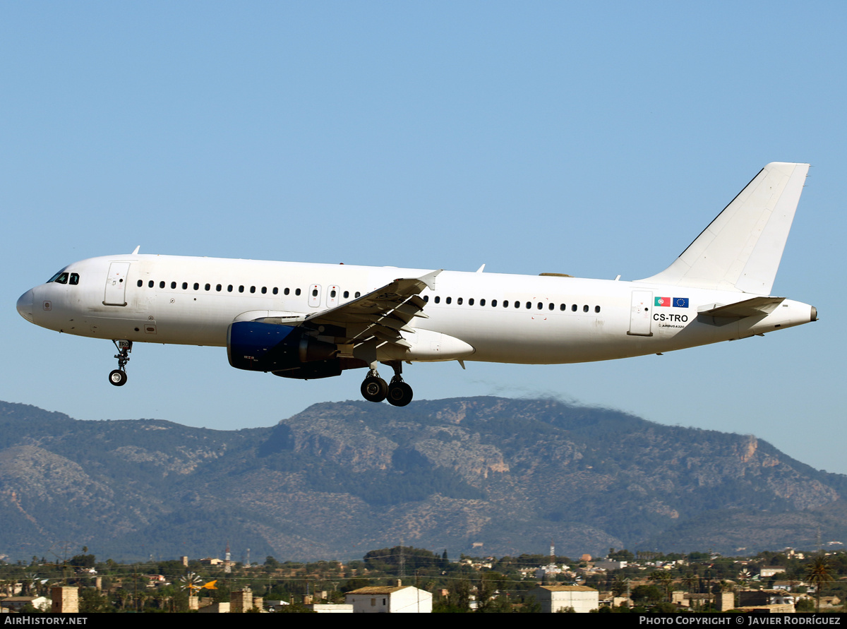 Aircraft Photo of CS-TRO | Airbus A320-214 | AirHistory.net #753396