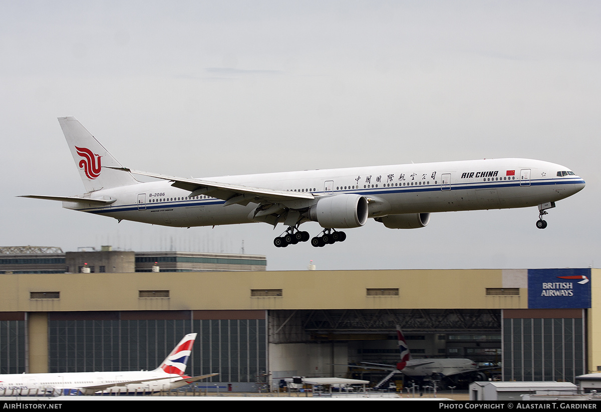 Aircraft Photo of B-2086 | Boeing 777-39L/ER | Air China | AirHistory.net #753412