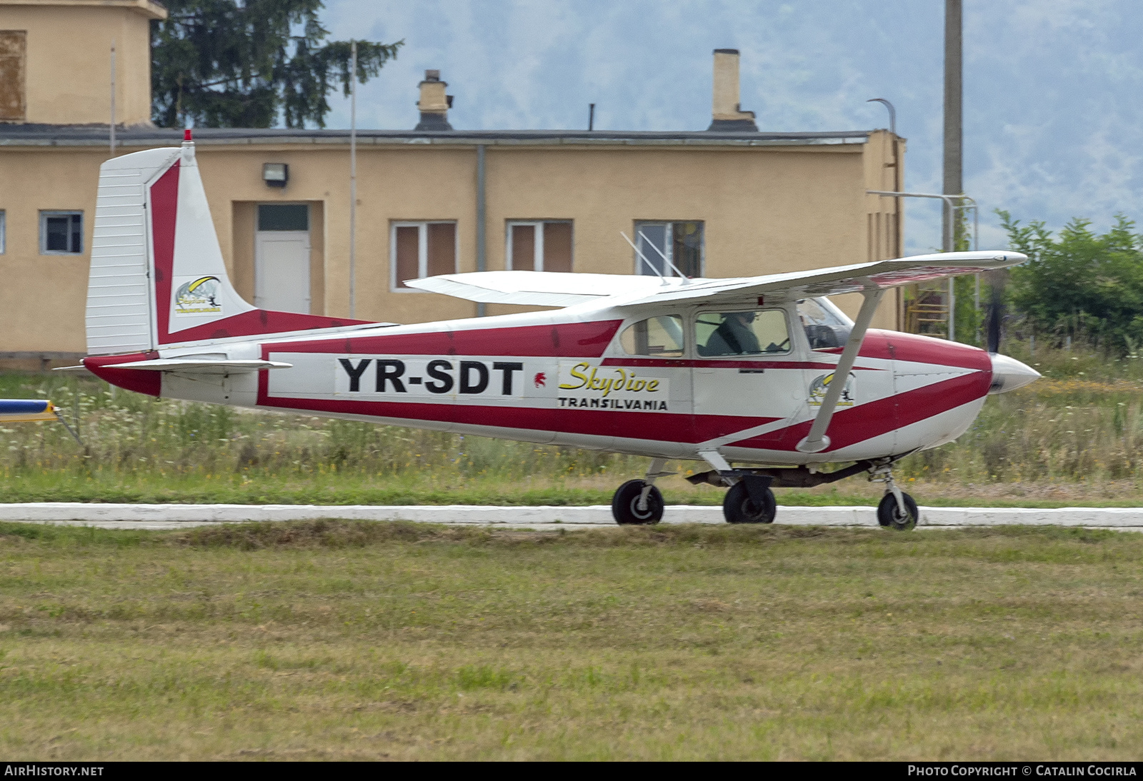 Aircraft Photo of YR-SDT | Cessna 182B Skylane | Skydive Transilvania | AirHistory.net #753417