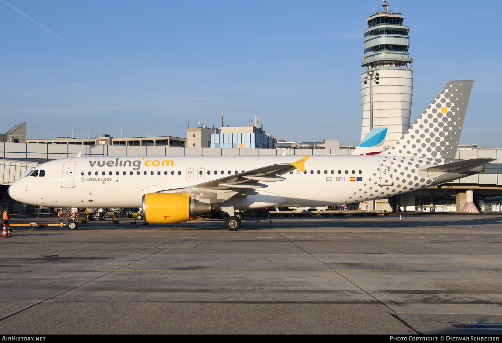 Aircraft Photo of EC-OFH | Airbus A320-216 | Vueling Airlines | AirHistory.net #753562
