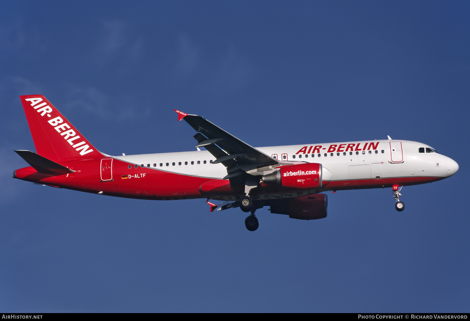 Aircraft Photo of D-ALTF | Airbus A320-214 | Air Berlin | AirHistory.net #754222