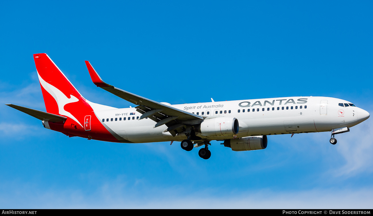 Aircraft Photo of VH-VYE | Boeing 737-838 | Qantas | AirHistory.net #754420