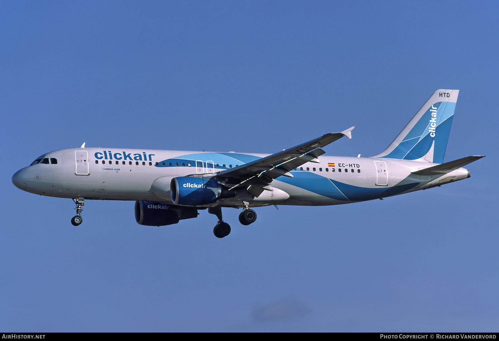 Aircraft Photo of EC-HTD | Airbus A320-214 | Clickair | AirHistory.net #754422
