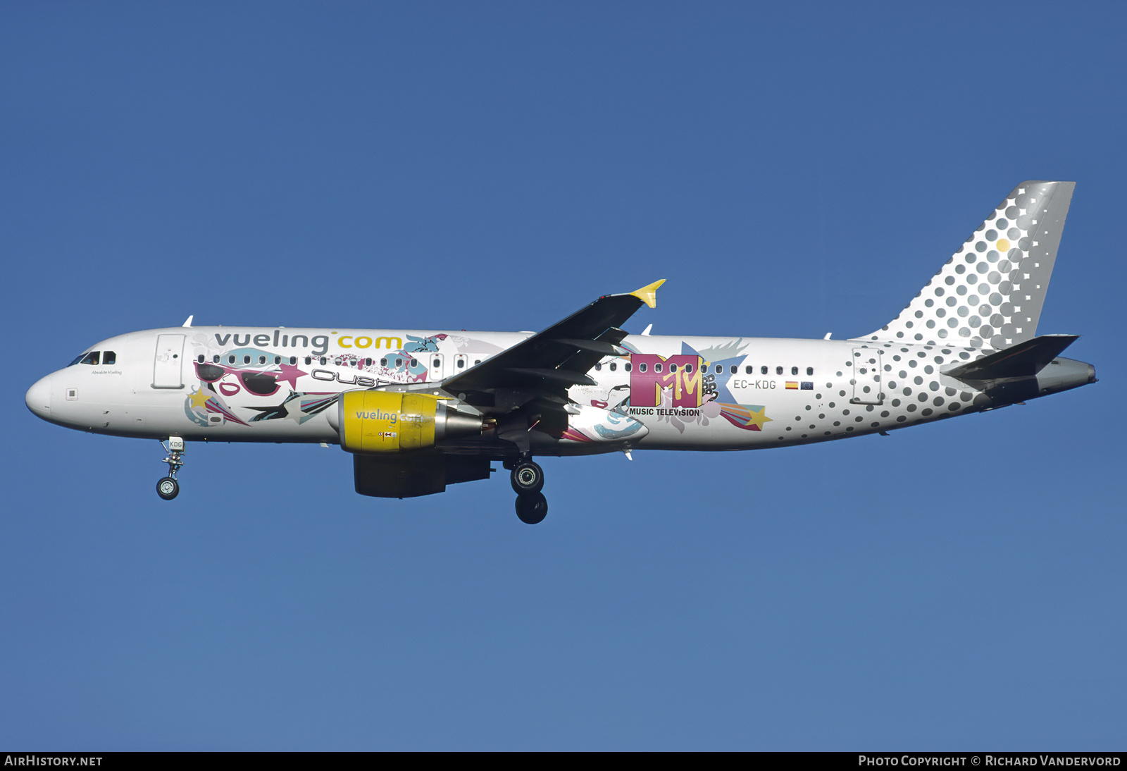 Aircraft Photo of EC-KDG | Airbus A320-214 | Vueling Airlines | AirHistory.net #754439