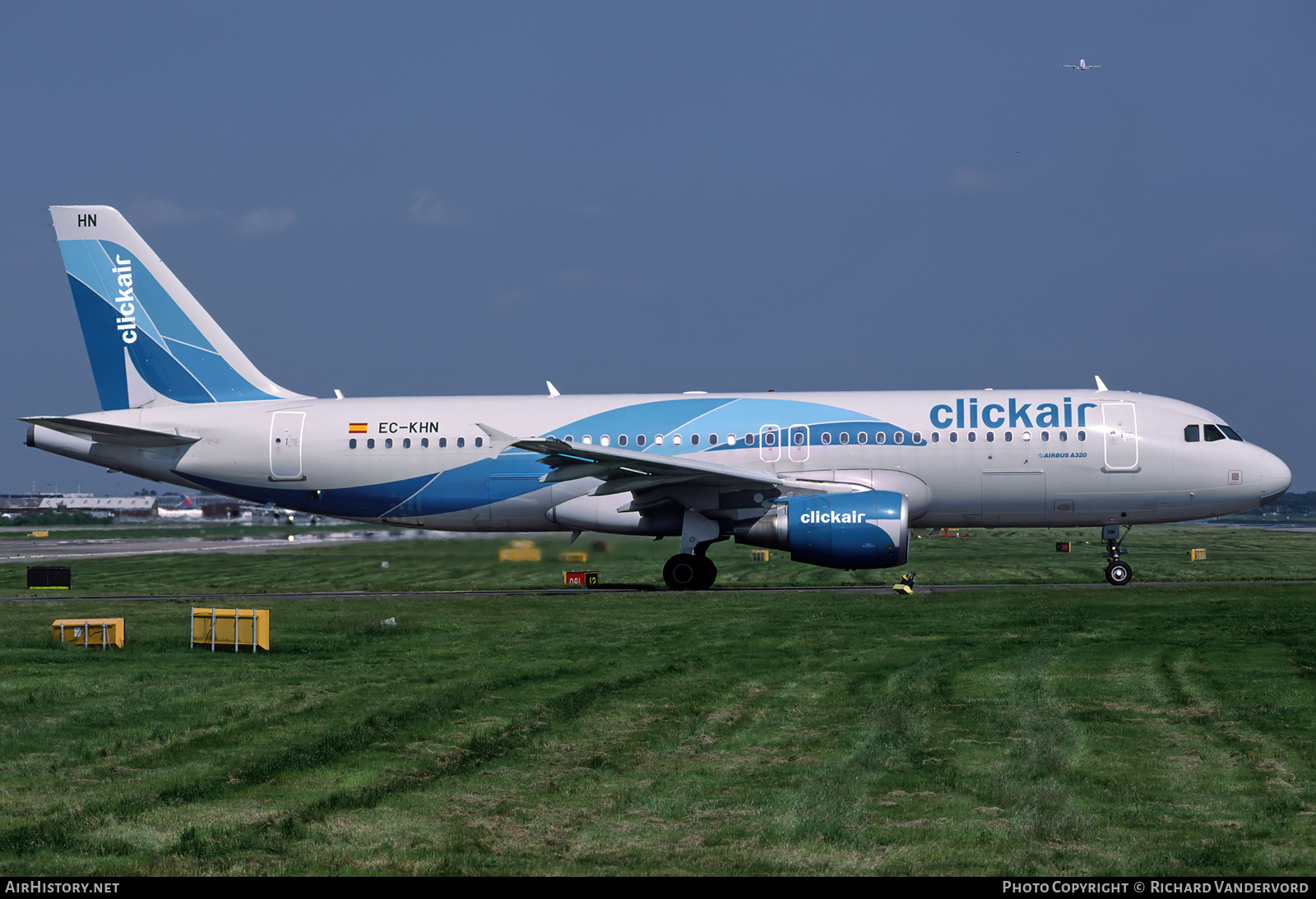 Aircraft Photo of EC-KHN | Airbus A320-216 | Clickair | AirHistory.net #754456