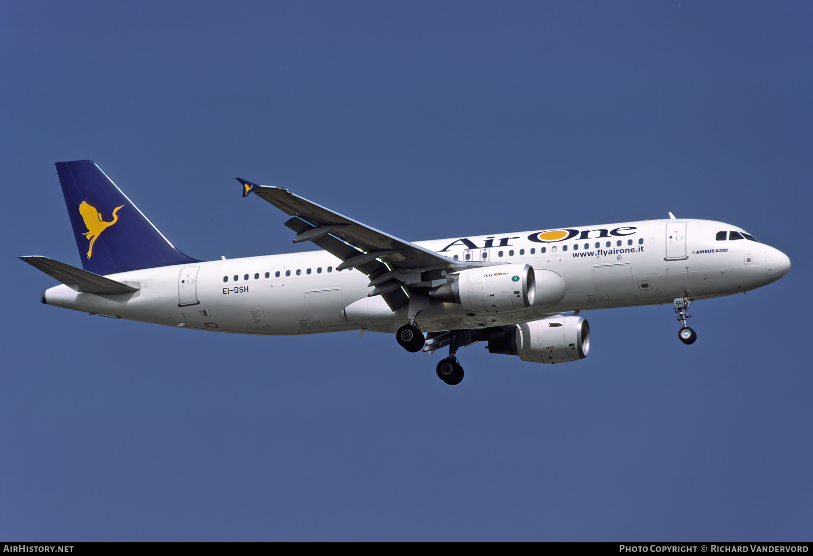 Aircraft Photo of EI-DSH | Airbus A320-216 | Air One | AirHistory.net #754554