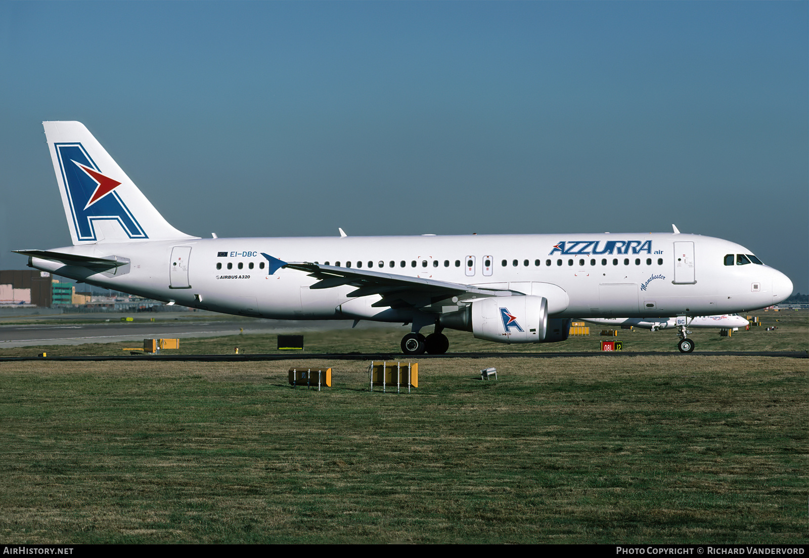 Aircraft Photo of EI-DBC | Airbus A320-214 | Azzurra Air | AirHistory.net #754575