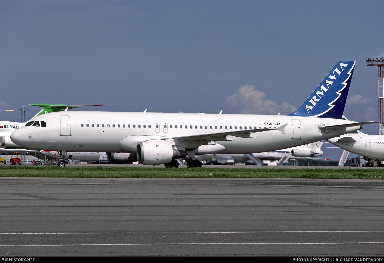 Aircraft Photo of EK32009 | Airbus A320-211 | Armavia | AirHistory.net #754610