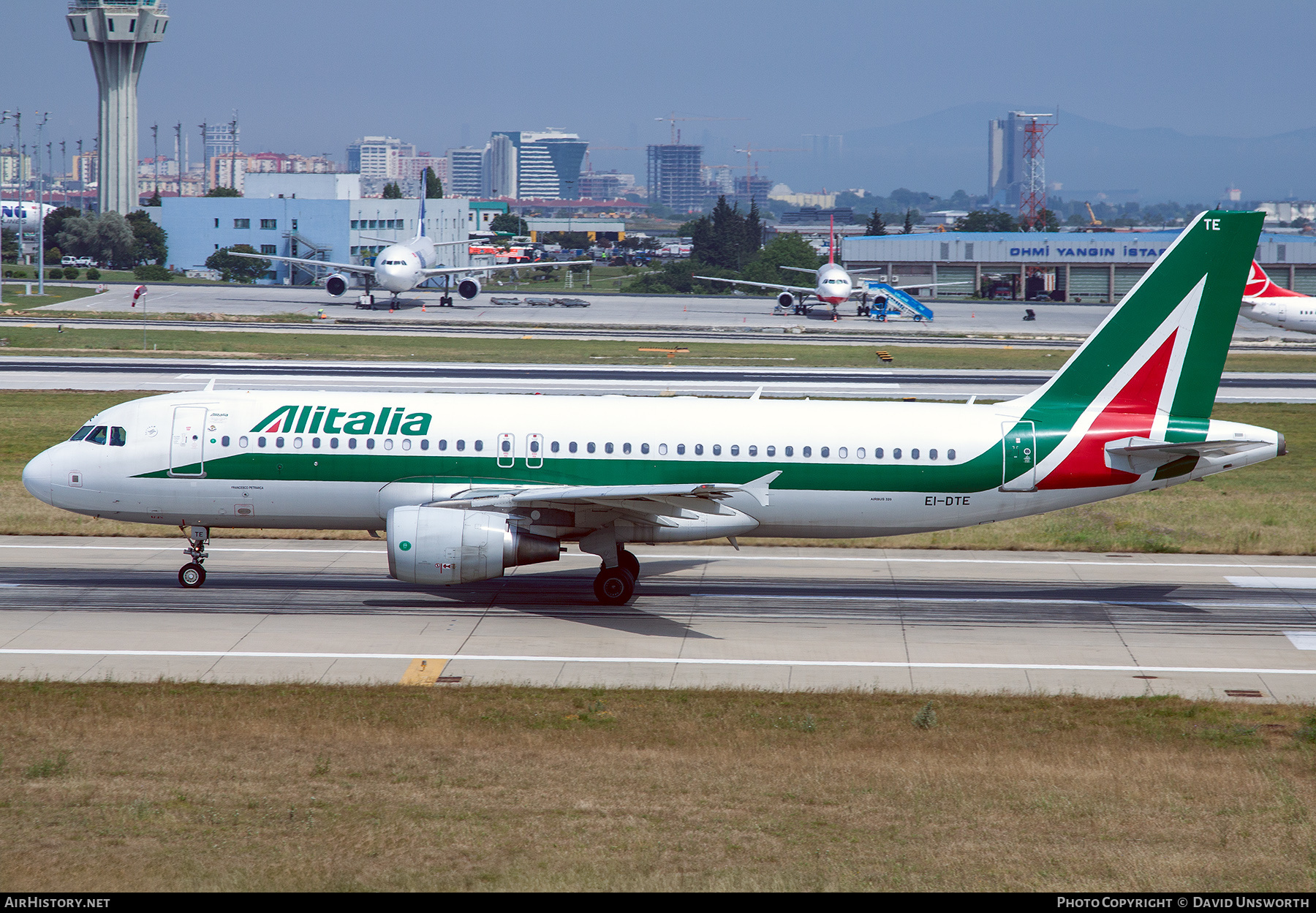 Aircraft Photo of EI-DTE | Airbus A320-216 | Alitalia | AirHistory.net #754687