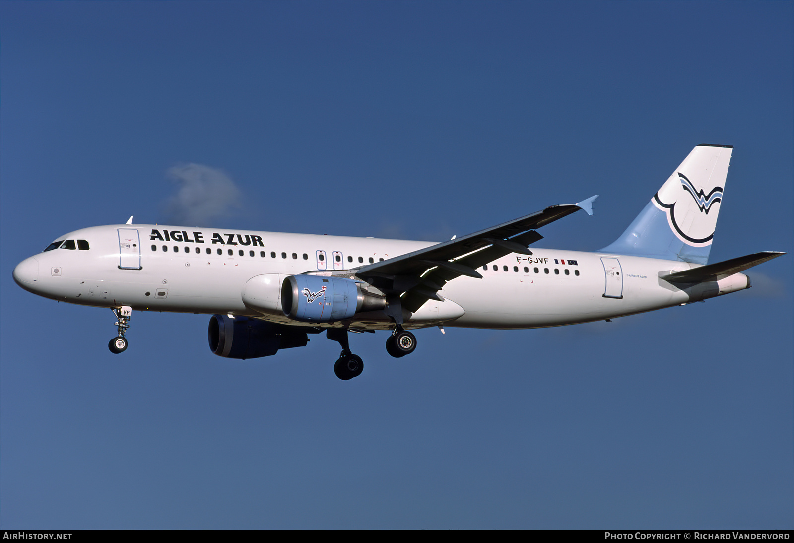Aircraft Photo of F-GJVF | Airbus A320-211 | Aigle Azur | AirHistory.net #754784