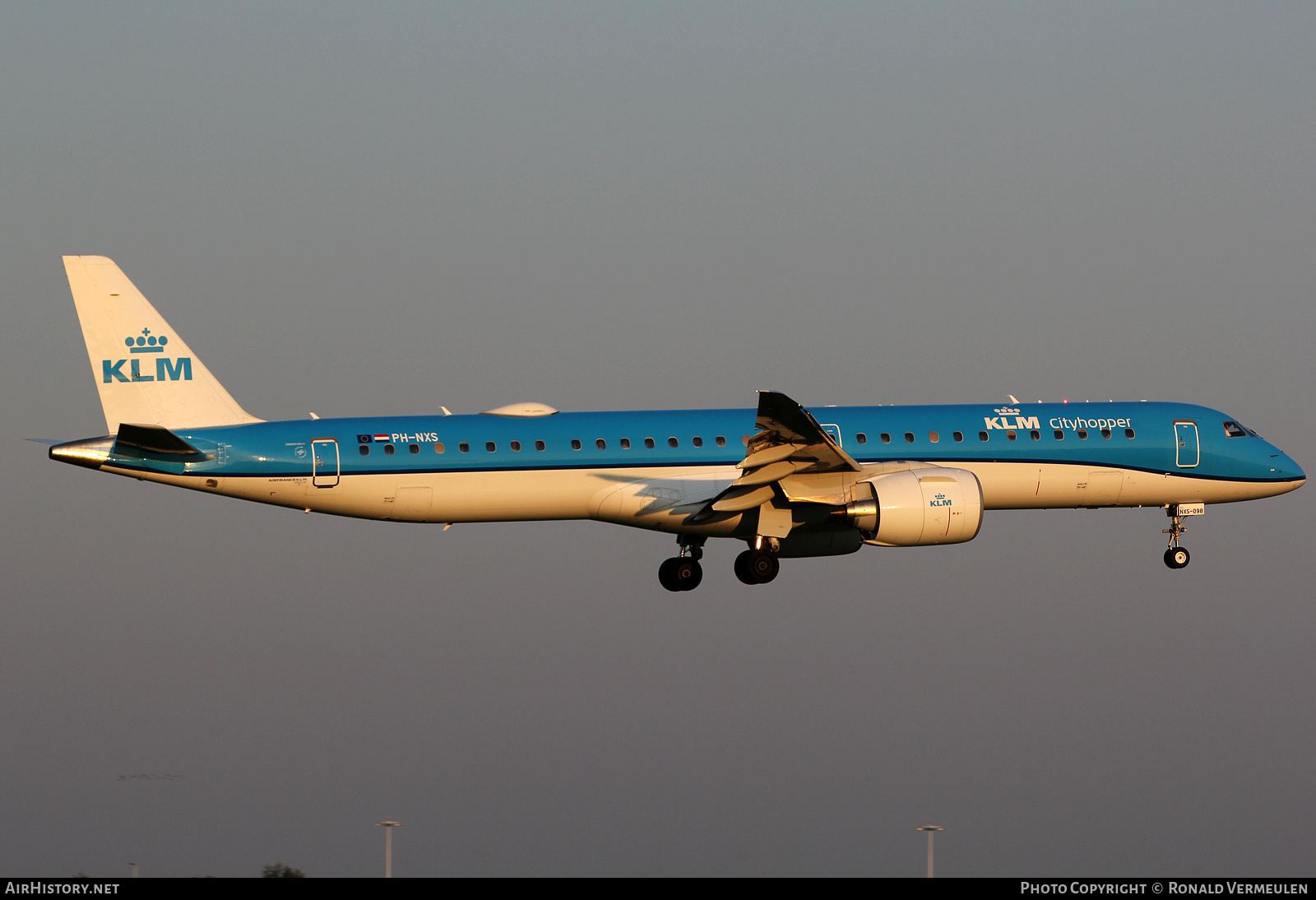 Aircraft Photo of PH-NXS | Embraer 195-E2 (ERJ-190-400) | KLM Cityhopper | AirHistory.net #754797
