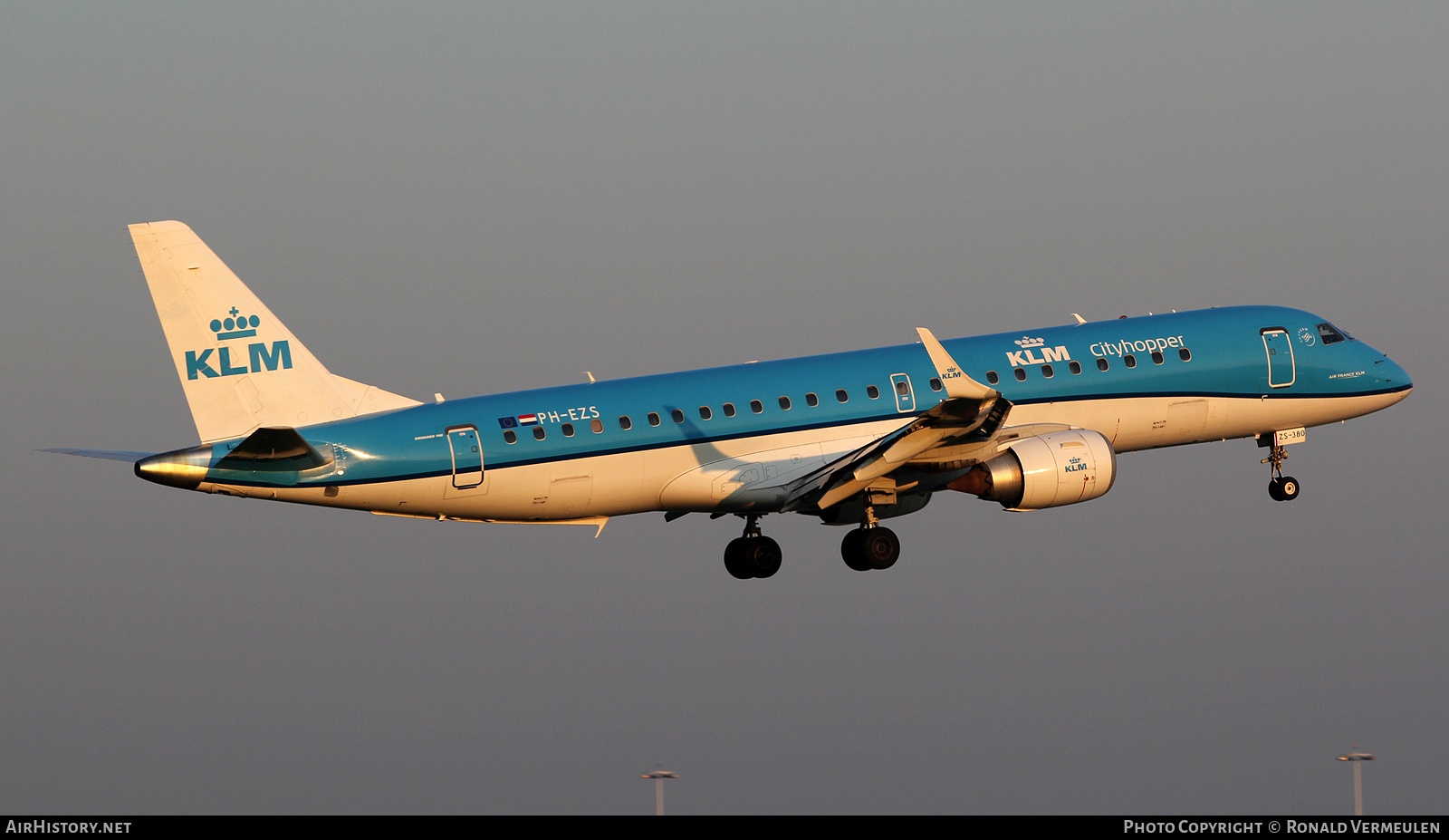 Aircraft Photo of PH-EZS | Embraer 190STD (ERJ-190-100STD) | KLM Cityhopper | AirHistory.net #754831