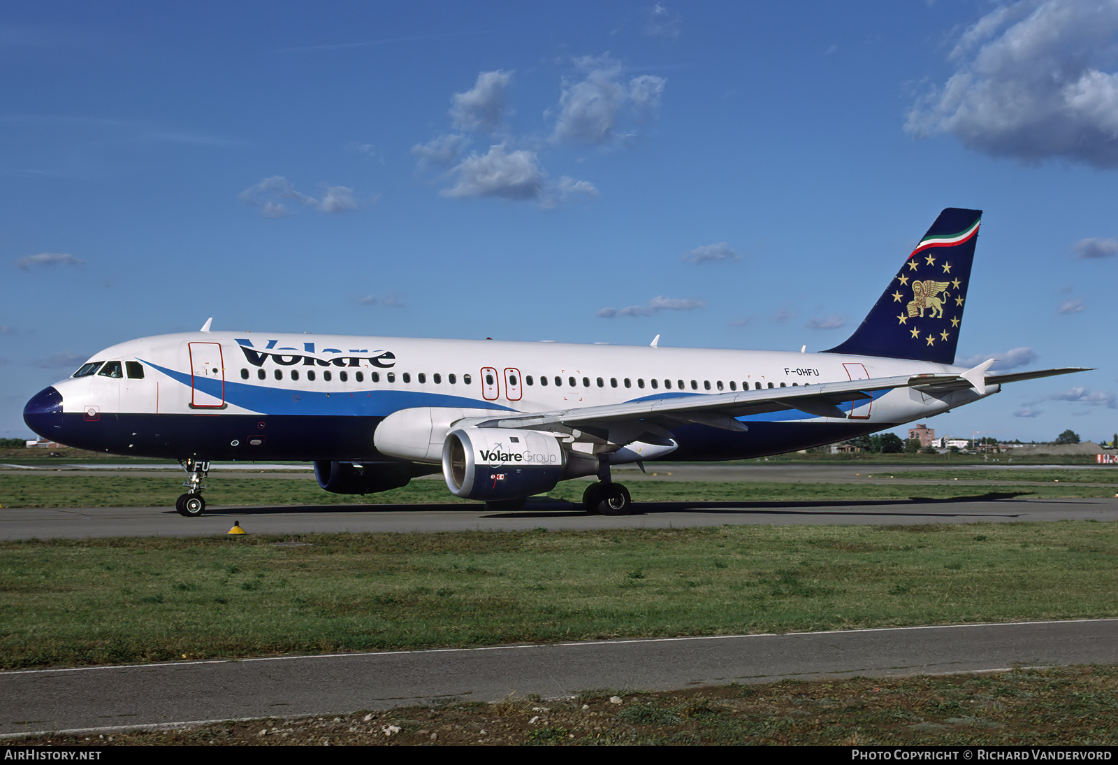 Aircraft Photo of F-OHFU | Airbus A320-212 | Volare Airlines | AirHistory.net #754873