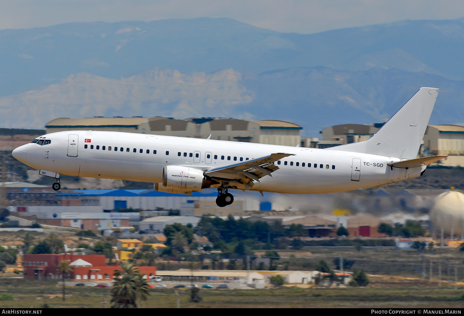 Aircraft Photo of TC-SGD | Boeing 737-48E | AirHistory.net #755003