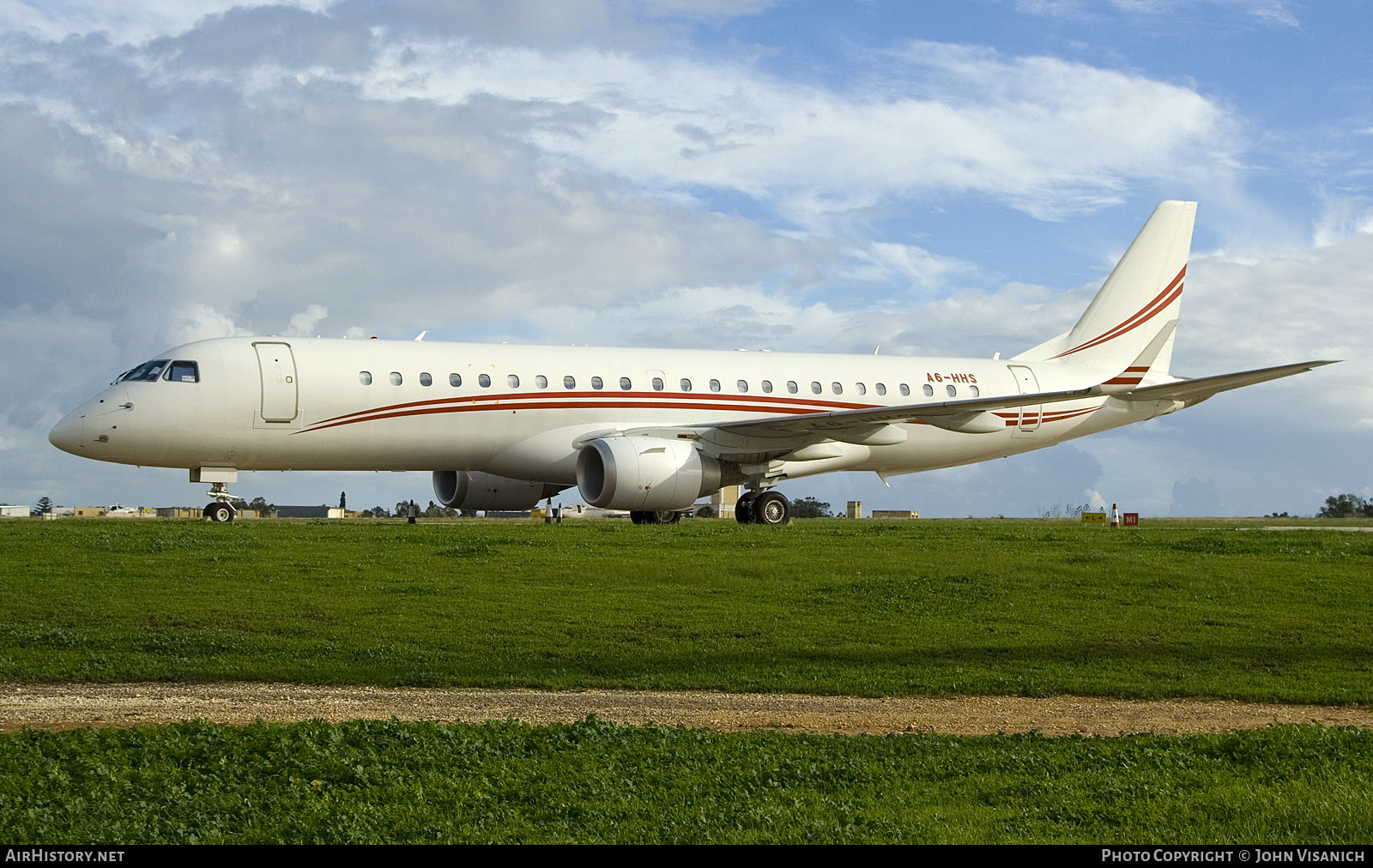 Aircraft Photo of A6-HHS | Embraer Lineage 1000 (ERJ-190-100ECJ) | AirHistory.net #755099