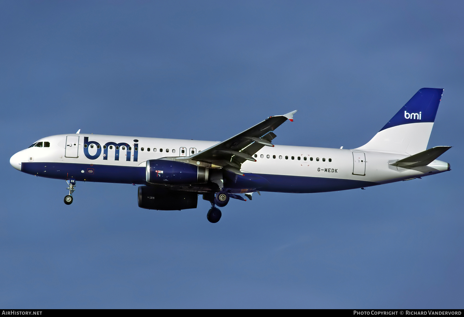 Aircraft Photo of G-MEDK | Airbus A320-232 | BMI - British Midland International | AirHistory.net #755411