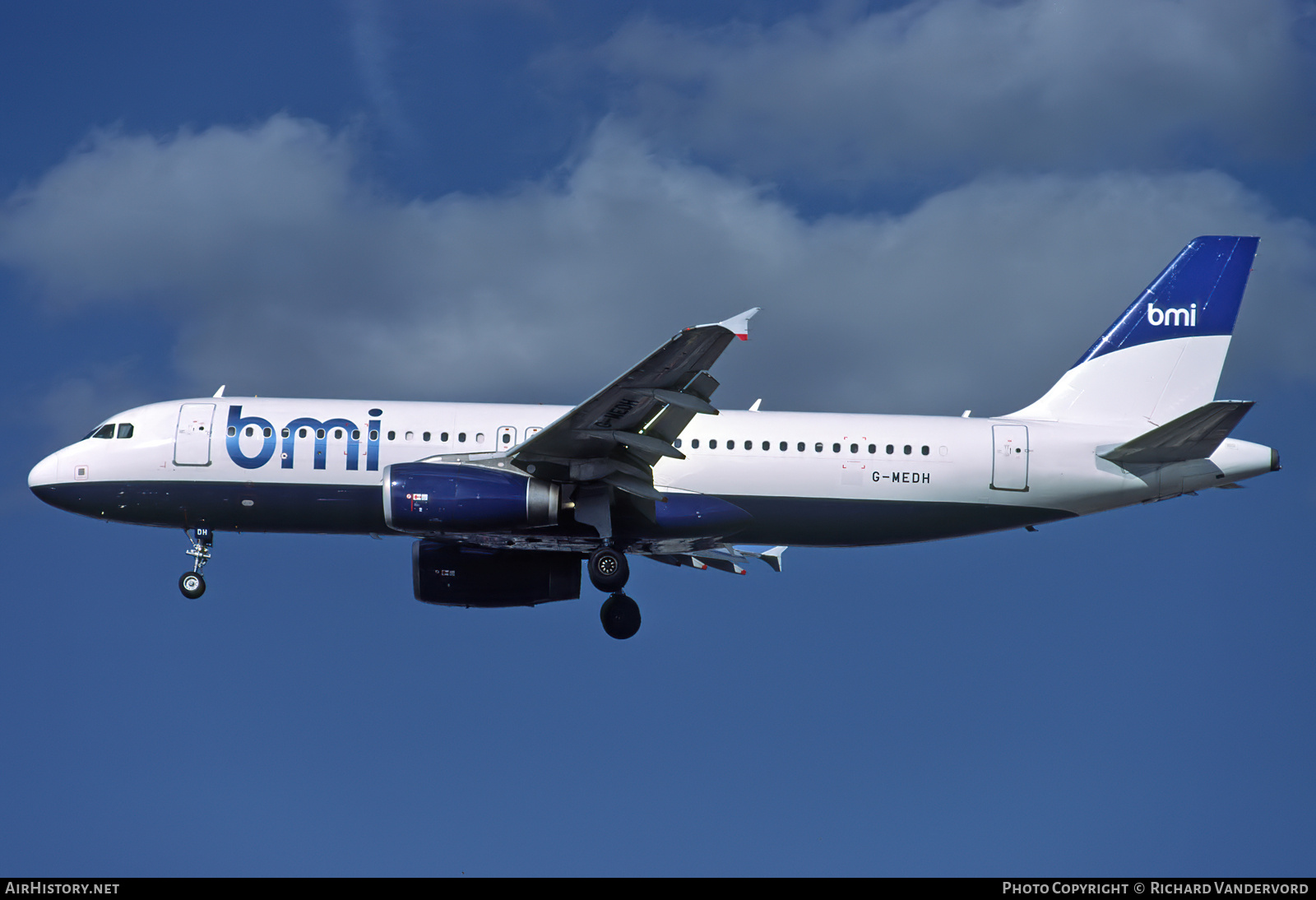 Aircraft Photo of G-MEDH | Airbus A320-232 | BMI - British Midland International | AirHistory.net #755424