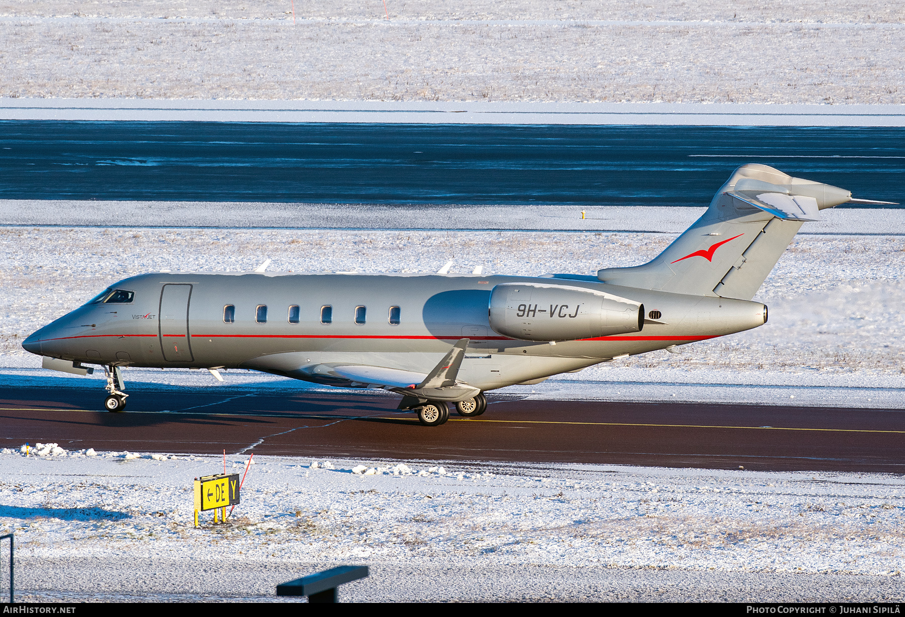 Aircraft Photo of 9H-VCJ | Bombardier Challenger 350 (BD-100-1A10) | VistaJet | AirHistory.net #755440