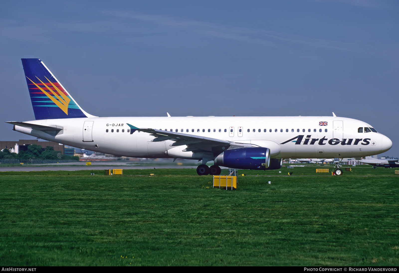 Aircraft Photo of G-DJAR | Airbus A320-231 | Airtours International | AirHistory.net #755446