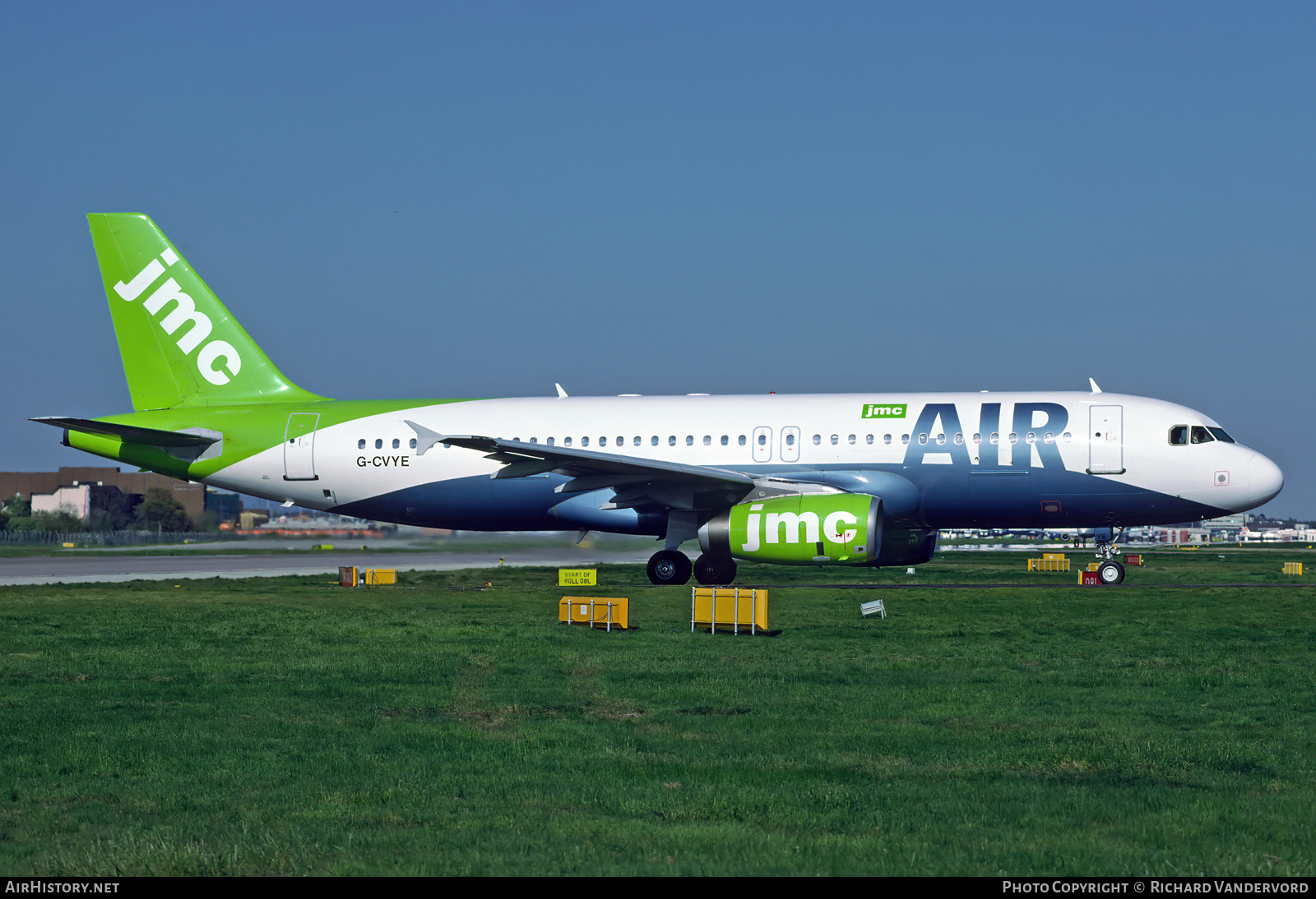 Aircraft Photo of G-CVYE | Airbus A320-231 | JMC Air | AirHistory.net #755450