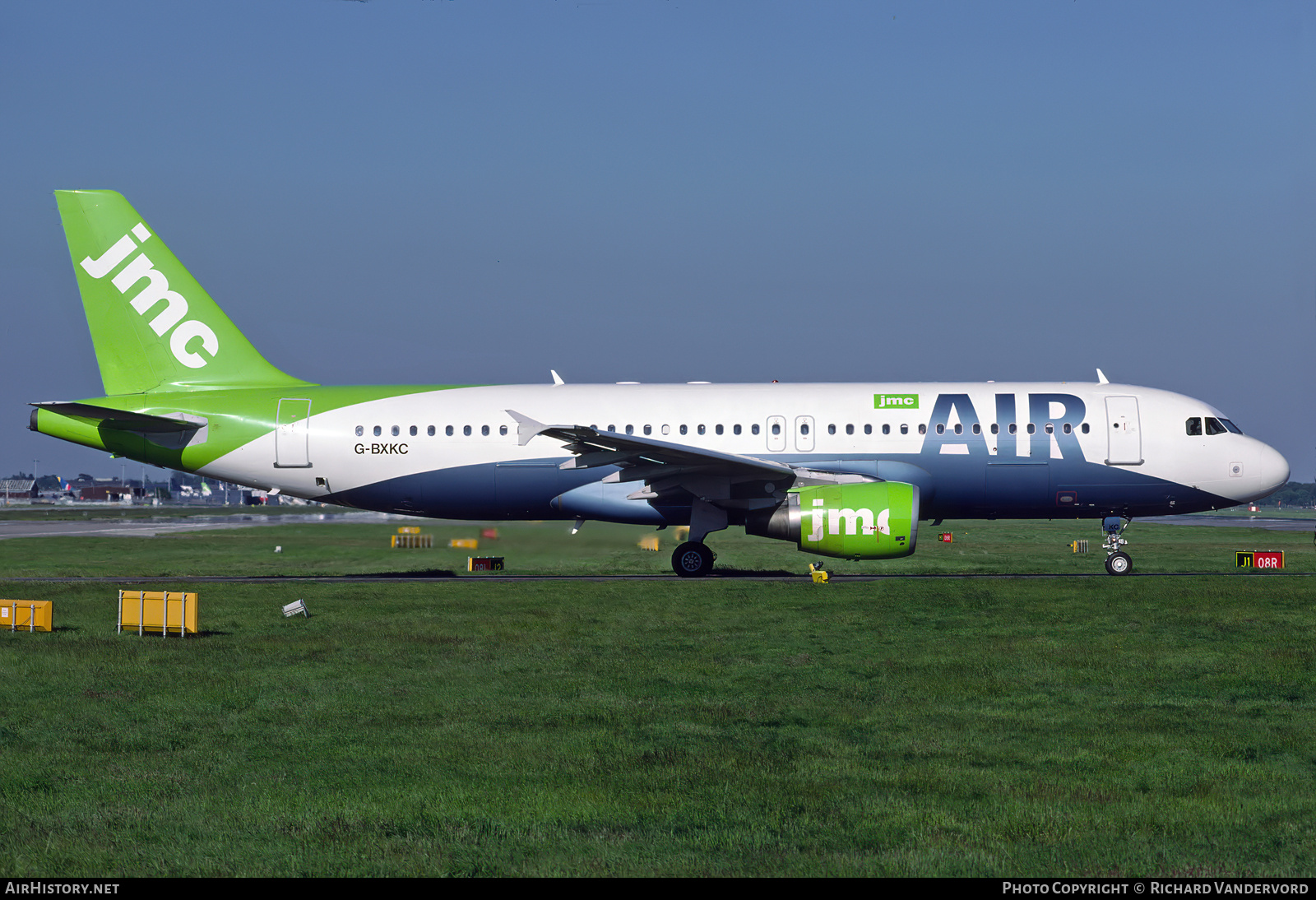 Aircraft Photo of G-BXKC | Airbus A320-214 | JMC Air | AirHistory.net #755472