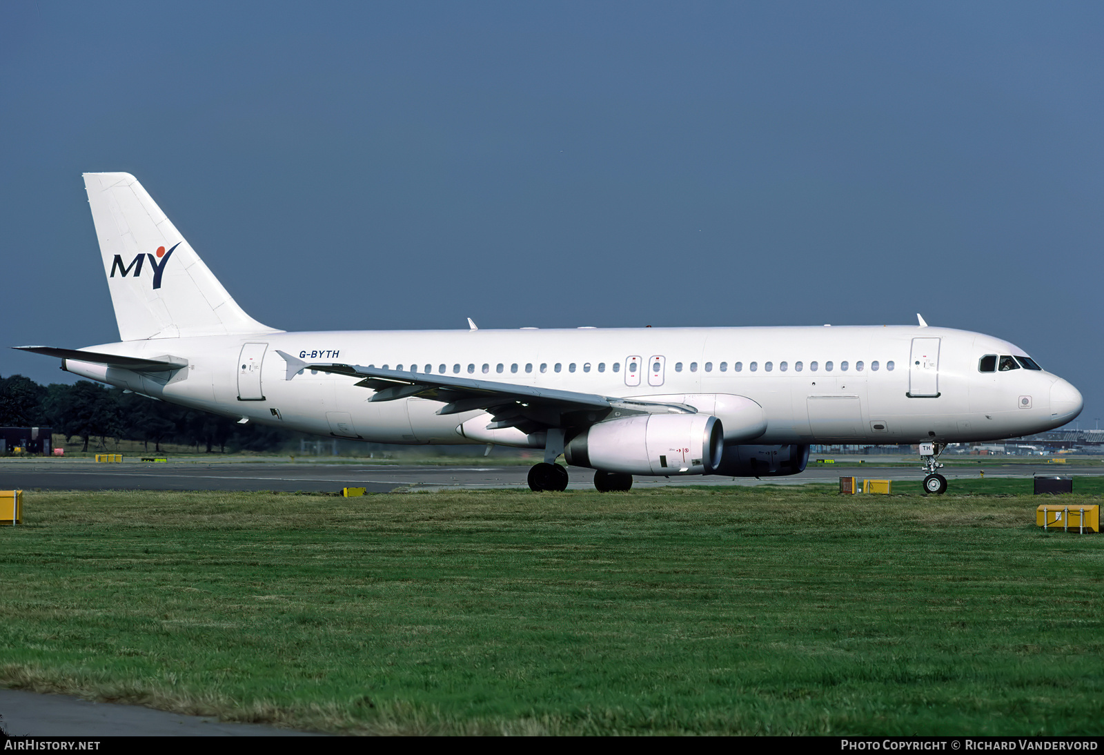 Aircraft Photo of G-BYTH | Airbus A320-231 | MyTravel Airways | AirHistory.net #755494