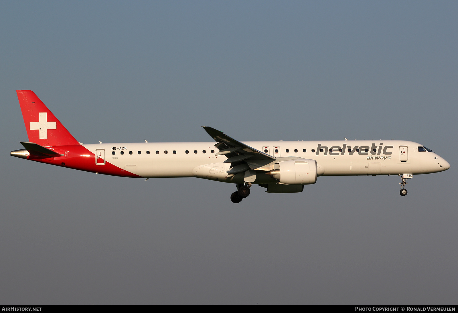 Aircraft Photo of HB-AZK | Embraer 195-E2 (ERJ-190-400) | Helvetic Airways | AirHistory.net #755516