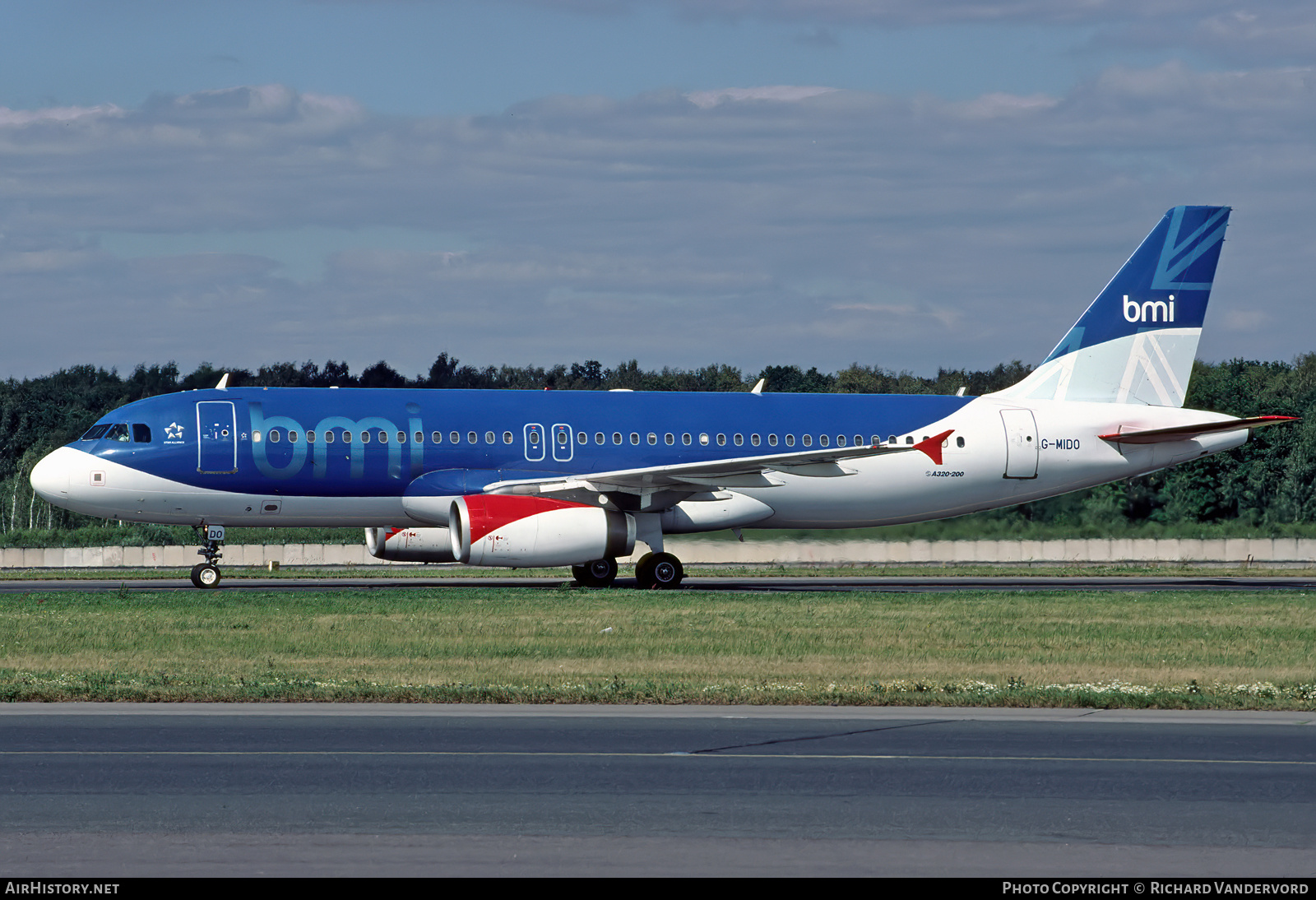 Aircraft Photo of G-MIDO | Airbus A320-231 | BMI - British Midland International | AirHistory.net #755592
