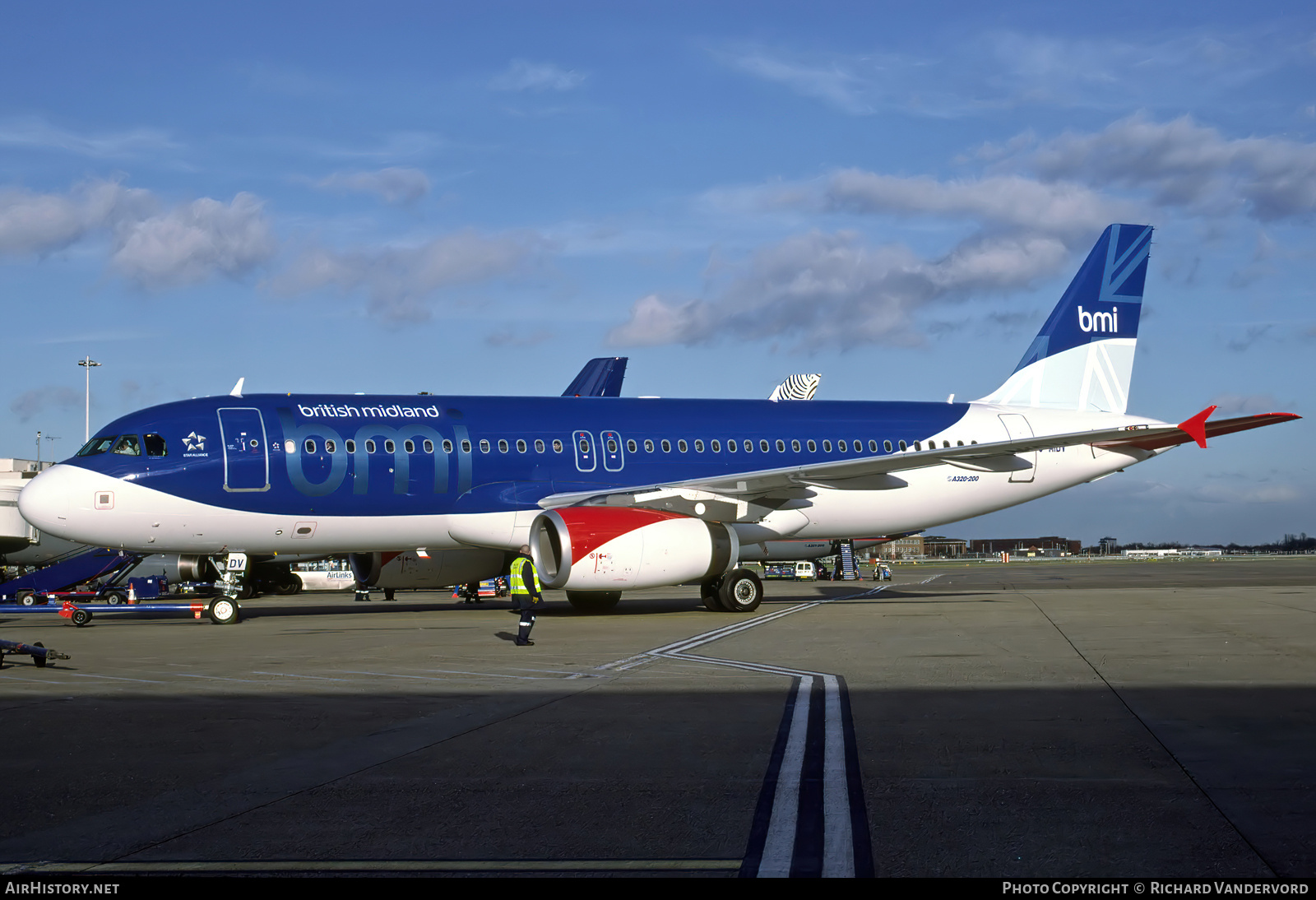 Aircraft Photo of G-MIDV | Airbus A320-232 | BMI - British Midland International | AirHistory.net #755601