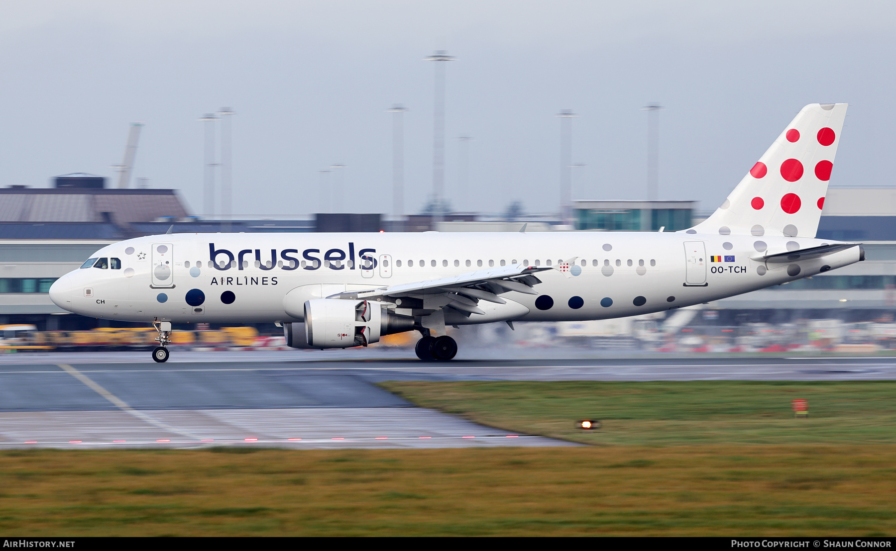 Aircraft Photo of OO-TCH | Airbus A320-214 | Brussels Airlines | AirHistory.net #755630