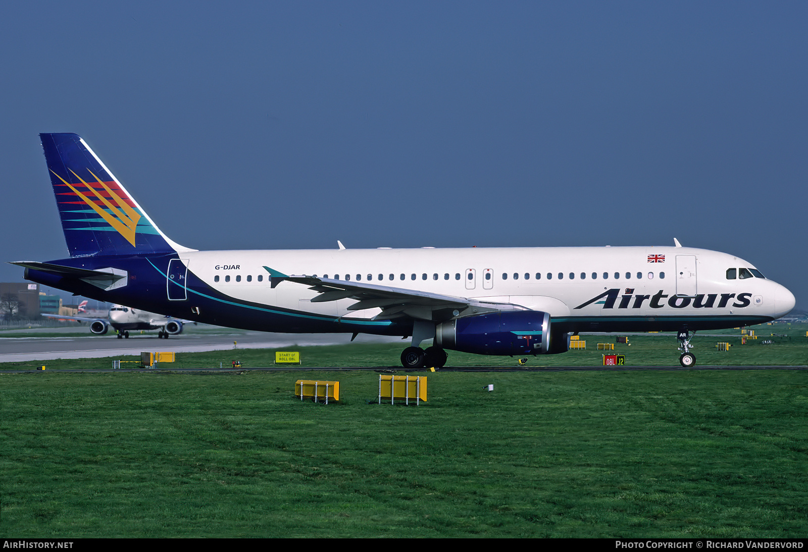 Aircraft Photo of G-DJAR | Airbus A320-231 | Airtours International | AirHistory.net #755639