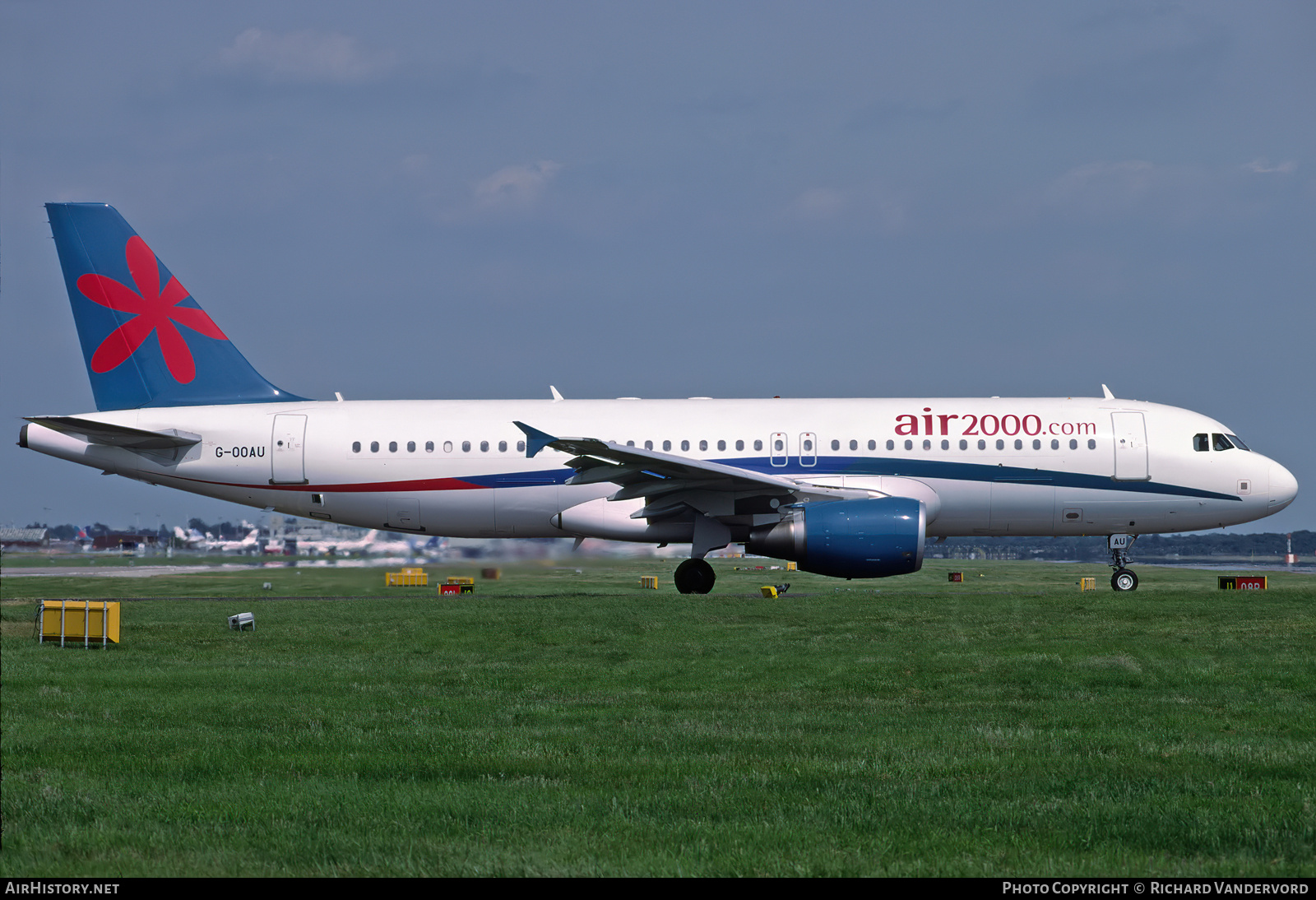 Aircraft Photo of G-OOAU | Airbus A320-214 | Air 2000 | AirHistory.net #755664