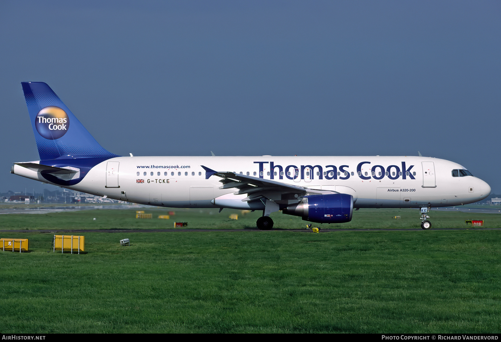 Aircraft Photo of G-TCKE | Airbus A320-214 | Thomas Cook Airlines | AirHistory.net #755721