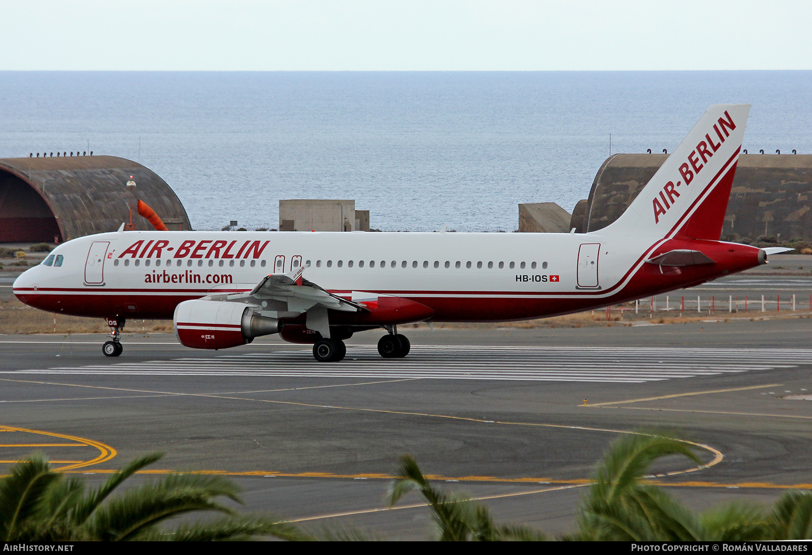 Aircraft Photo of HB-IOS | Airbus A320-214 | Air Berlin | AirHistory.net #755885