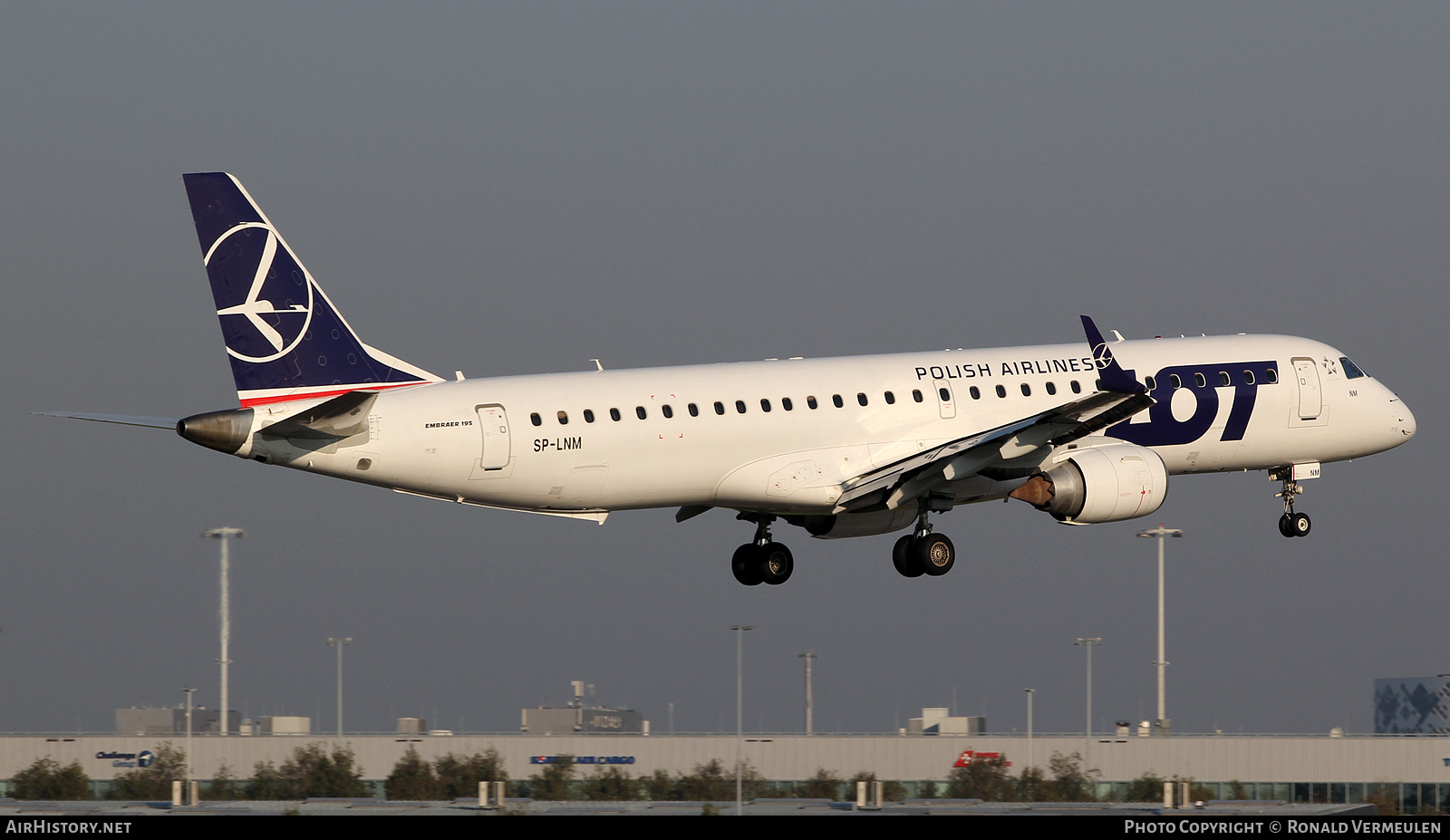 Aircraft Photo of SP-LNM | Embraer 195AR (ERJ-190-200IGW) | LOT Polish Airlines - Polskie Linie Lotnicze | AirHistory.net #755934