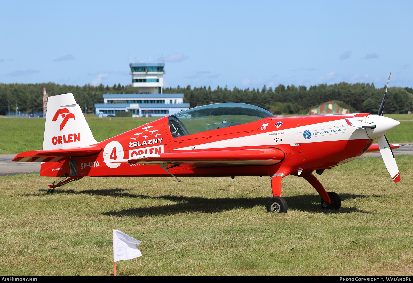 Aircraft Photo of SP-UTA | Extra EA-300LC | Zelazny Aerobatic Team | AirHistory.net #755994